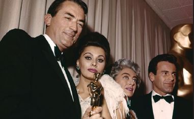 Gregory Peck, Sophia Loren, Joan Crawford and Maximilian Schell at the 35th Academy Awards PHOTO BY: SILVER SCREEN COLLECTION/GETTY IMAGES