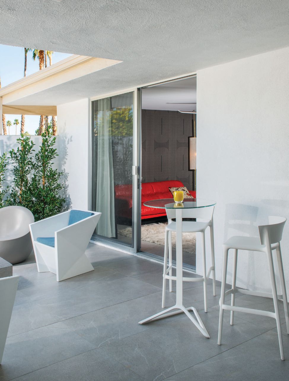 Vondom furniture and a custom fireplace fill the patio space. PHOTOGRAPHED BY DAN CHAVKIN