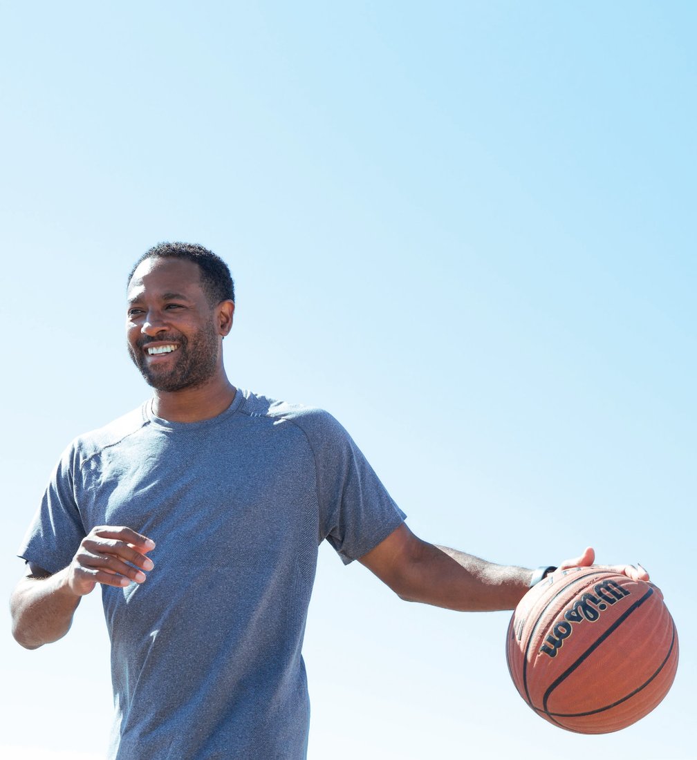 “Basketball has, for a long time, been my favorite sport, and I have continued playing up untilthe pandemic,” says Flexpower founder and chief product officer Rasheen Smith. “It’s great because it is effective as a cardiovascular exercise.” PHOTO COURTESY OF THAYER GOWDY FOR FLEXPOWER