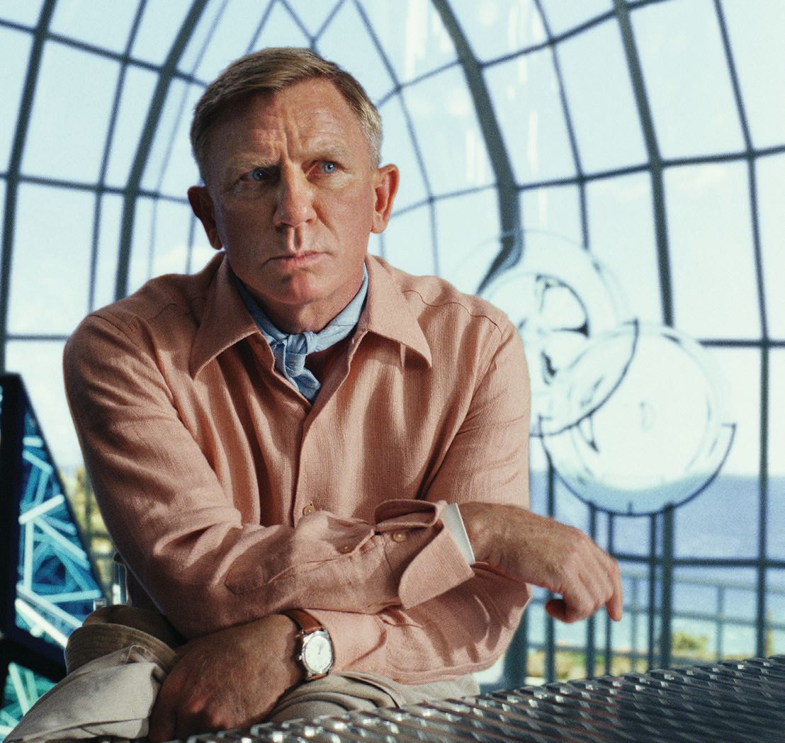 Daniel Craig is head-to-toe Southern charm in Glass Onion: A Knives Out Mystery. PHOTO COURTESY OF: NETFLIX