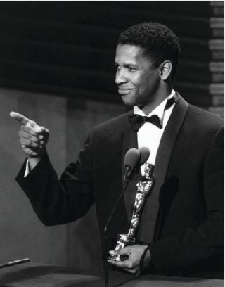 Denzel Washington wins Best Supporting Actor at the 62nd Academy Awards PHOTO BY: ARCHIVE PHOTOS/GETTY IMAGES