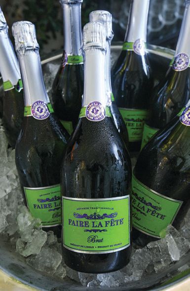 Faire La Fête sponsored the evening as guests toasted with Champagne. PHOTO BY DYLAN LUJANO